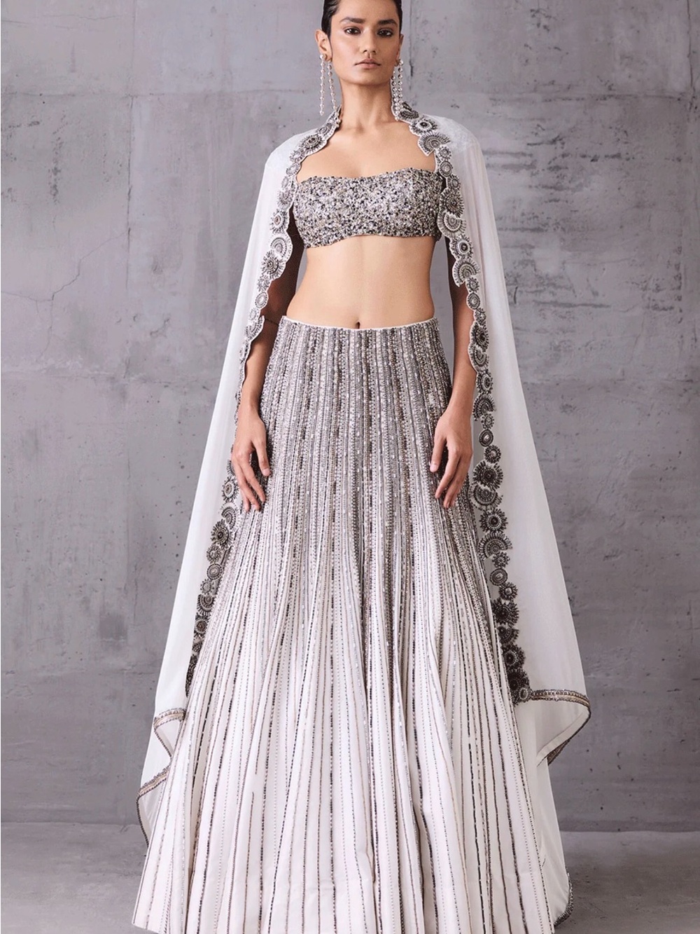 Qbik Sunehri Lehenga